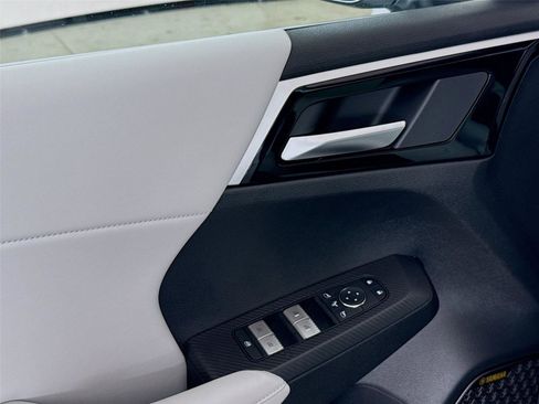 New 2026 Mitsubishi Outlander SE FWD image 17
