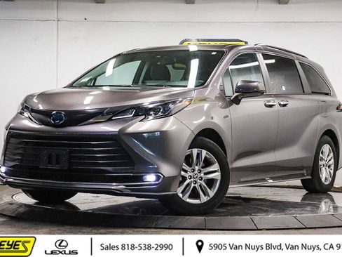 Used 2024 Toyota Sienna XLE w/ XLE Plus Package AWD/4WD image 1