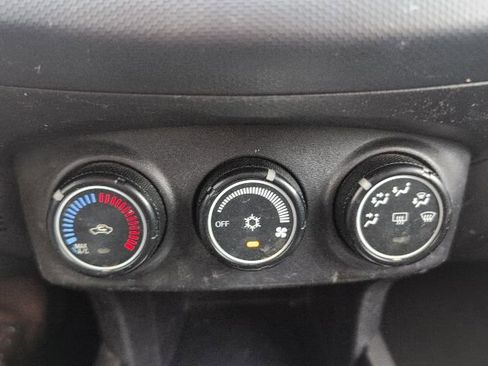 Used 2012 Mitsubishi Outlander SE image 21