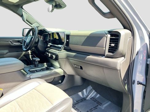 Used 2024 Chevrolet Silverado 1500 ZR2 w/ Technology Package image 32