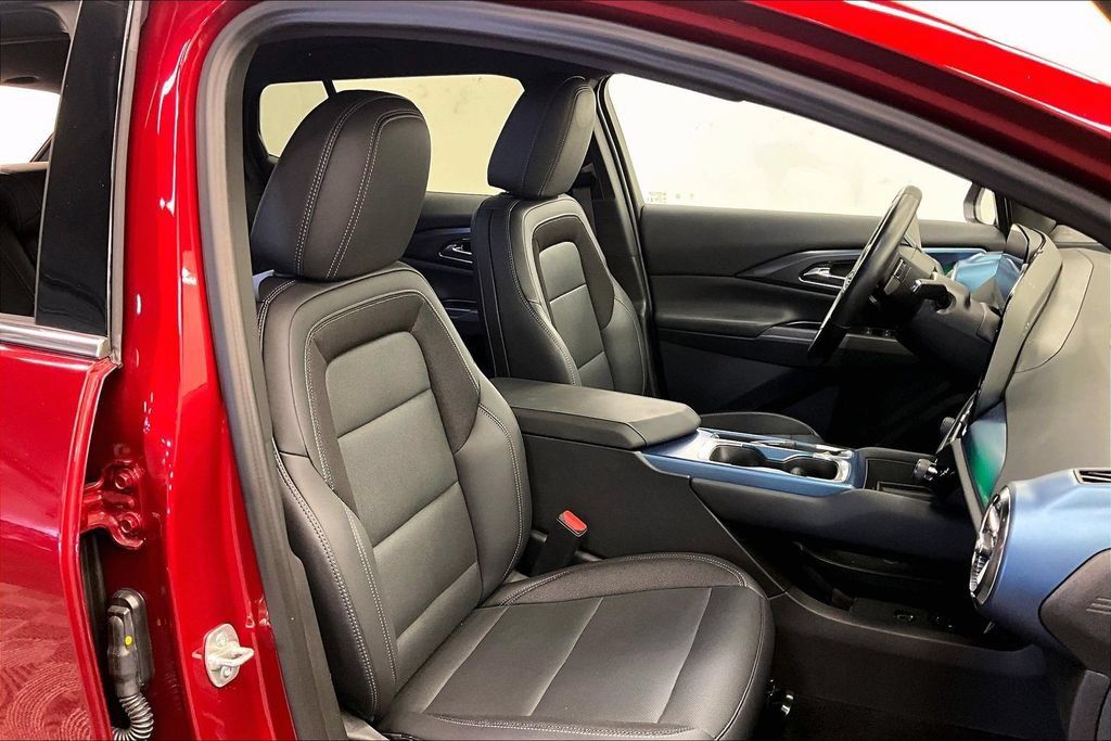 Used 2024 Chevrolet Equinox EV LT FWD image 6