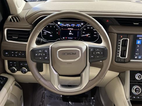Used 2021 GMC Yukon XL Denali image 16