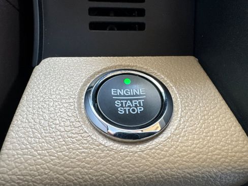 Used 2019 Ford F150 Lariat AWD/4WD image 24