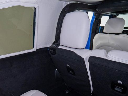 Used 2025 Jeep Gladiator Sport image 12