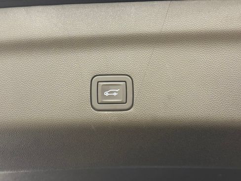 Used 2023 Chevrolet Tahoe Z71 w/ Luxury Package AWD/4WD image 29