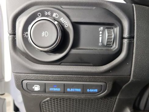 Used 2025 Jeep Wrangler Unlimited Sahara image 19