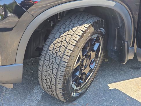 Used 2025 Honda Pilot TrailSport image 34