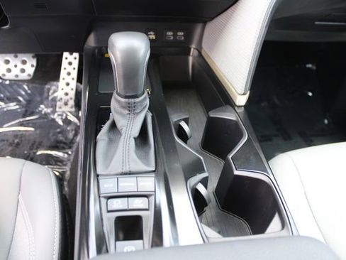 Used 2025 Toyota Camry SE FWD image 27
