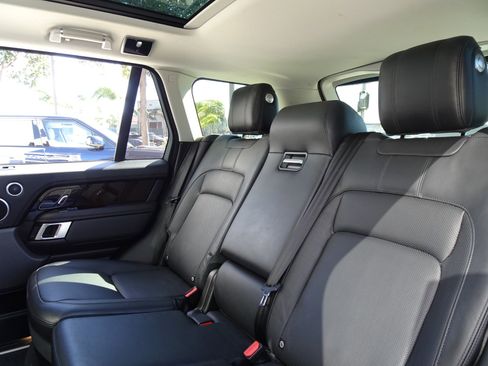 Used 2020 Land Rover Range Rover HSE image 16