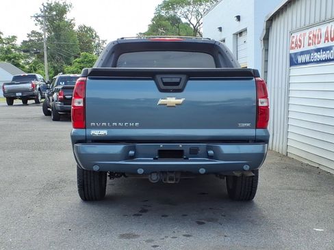 Used 2009 Chevrolet Avalanche LT w/ Convenience Package #1 RWD image 4