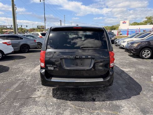 Used 2012 Dodge Grand Caravan SE image 12