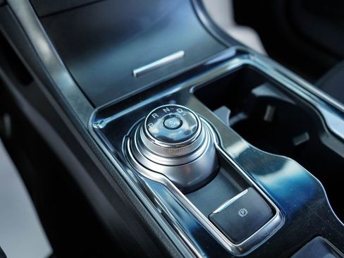 Used 2020 Ford Edge SE image 30