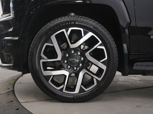 Used 2024 Chevrolet Silverado EV RST image 27