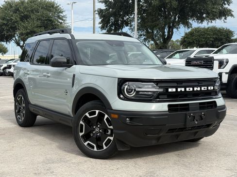 Used 2023 Ford Bronco Sport Outer Banks w/ Tech Package AWD/4WD image 2