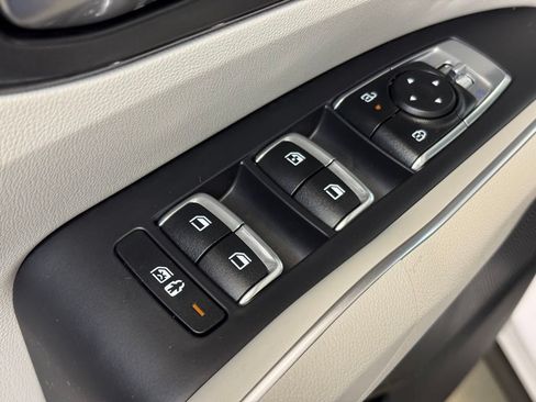 Used 2025 Kia Sorento S w/ Panoramic Sunroof Package FWD image 10