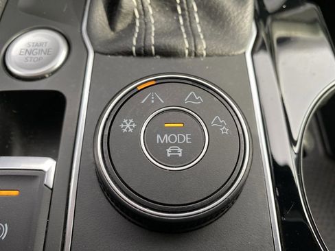 Used 2021 Volkswagen Atlas Cross Sport SEL Premium image 25