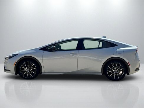 Used 2025 Toyota Prius XLE image 8