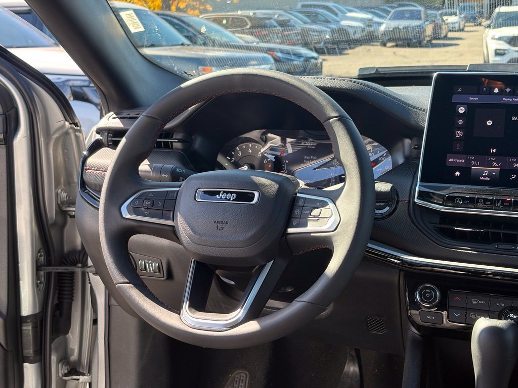 Used 2025 Jeep Compass Trailhawk AWD/4WD image 16