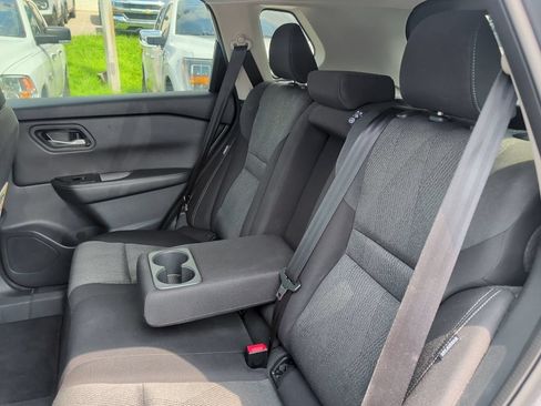 Used 2025 Nissan Rogue SV FWD image 9