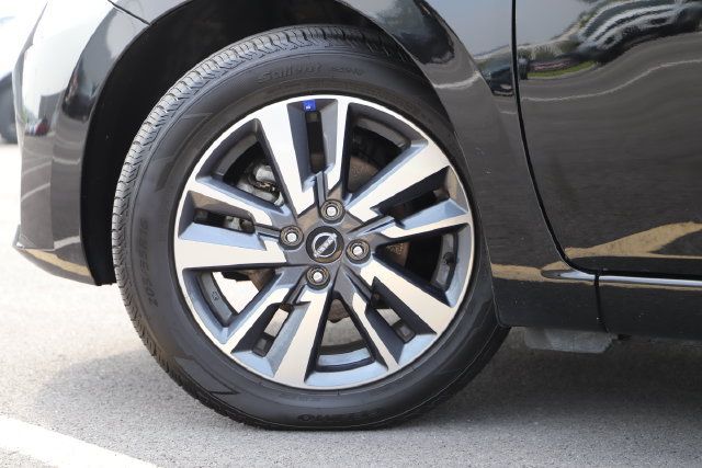 Used 2025 Nissan Versa SV FWD image 2