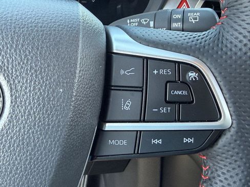 Used 2025 Toyota Sienna XSE w/ XSE Plus Package image 17