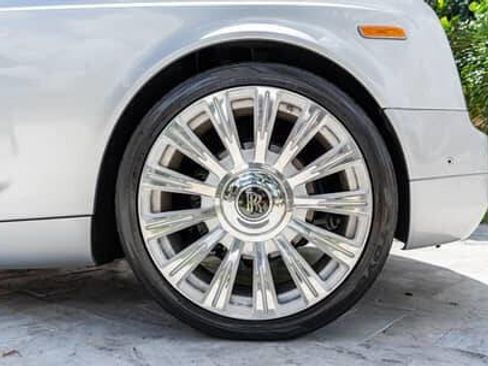 Used 2014 Rolls-Royce Phantom Drophead Coupe image 20