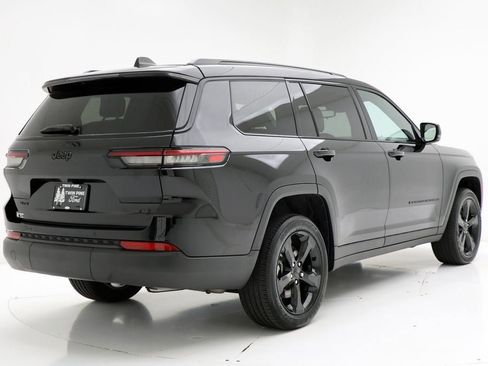 Used 2023 Jeep Grand Cherokee L Laredo image 9