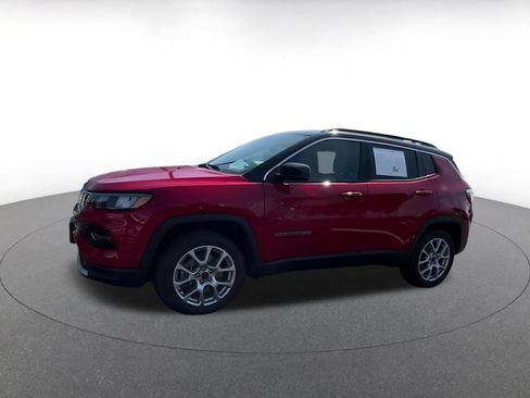 Used 2025 Jeep Compass Limited AWD/4WD image 8