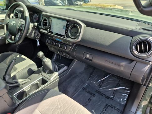 Used 2021 Toyota Tacoma TRD Off-Road w/ Technology Package AWD/4WD image 31