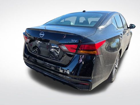 Used 2023 Nissan Altima 2.5 SV image 5