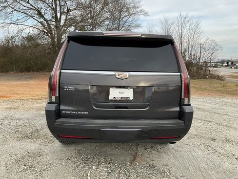 Used 2018 Cadillac Escalade ESV Luxury image 26
