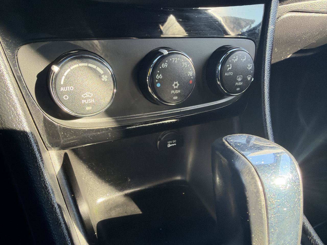 Used 2013 Chrysler 200 Limited FWD image 16