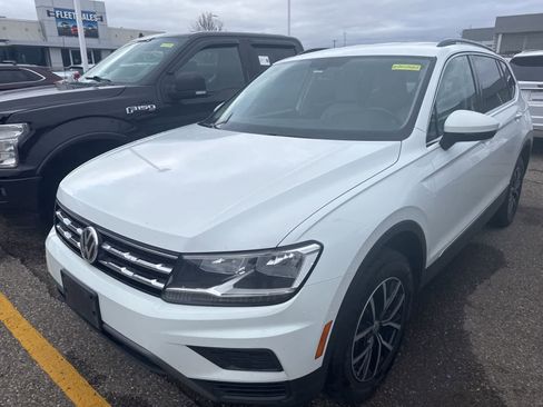 Used 2021 Volkswagen Tiguan SE image 2