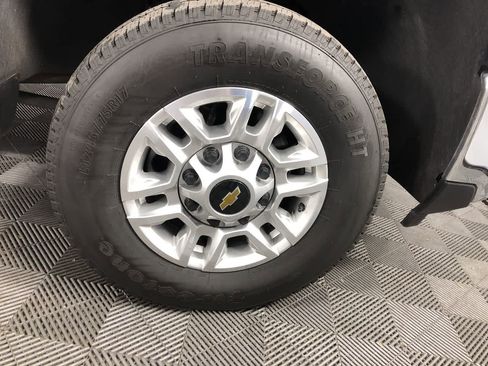 Used 2024 Chevrolet Silverado 2500 LT AWD/4WD image 46