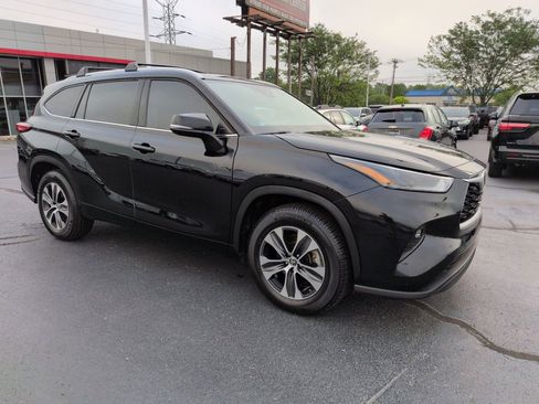Used 2022 Toyota Highlander XLE FWD image 7