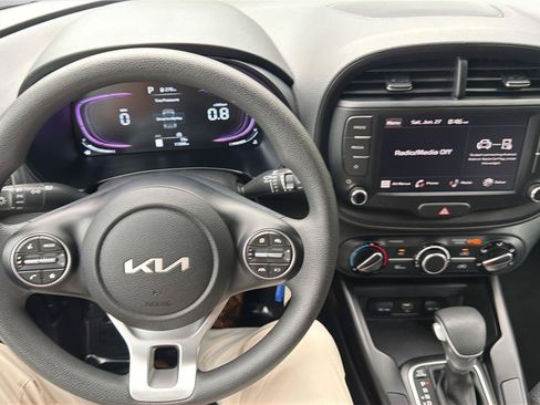 Used 2025 Kia Soul LX w/ LX Technology Package FWD image 20