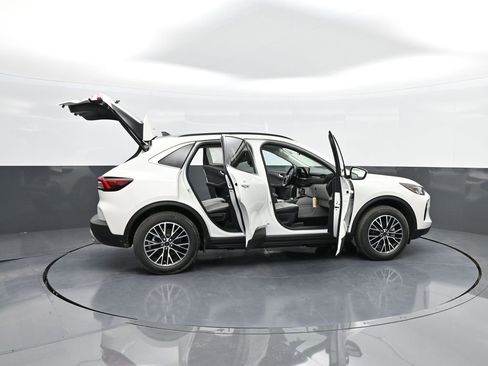 New 2025 Ford Escape SE image 47