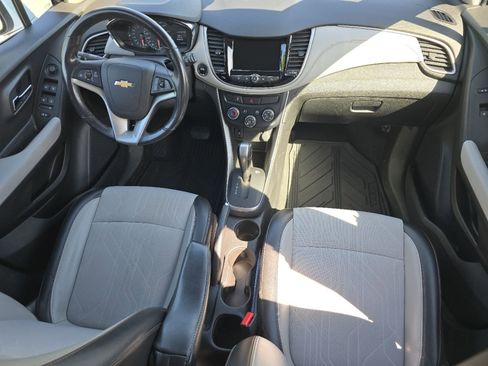 Used 2019 Chevrolet Trax LT w/ LT Convenience Package FWD image 13