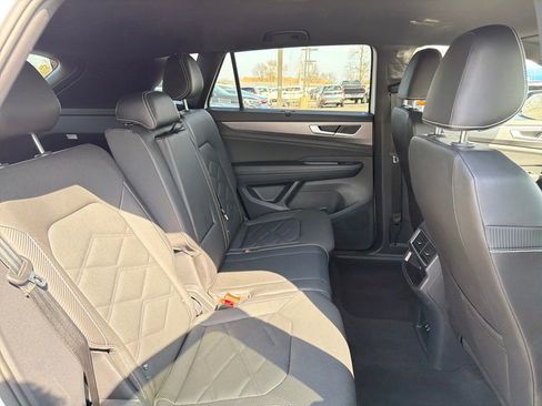 Used 2025 Volkswagen Atlas Cross Sport SE image 25