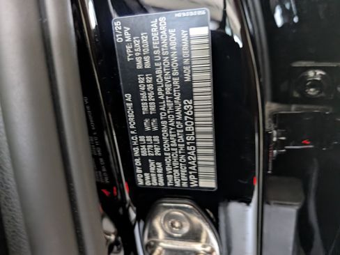 Used 2025 Porsche Macan image 41