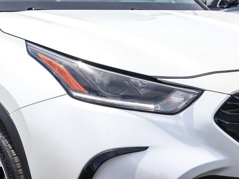 Used 2022 Toyota Highlander XSE FWD image 8