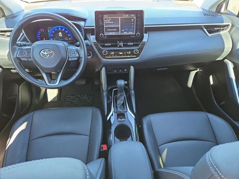 Used 2022 Toyota Corolla Cross XLE w/ Convenience Package image 18