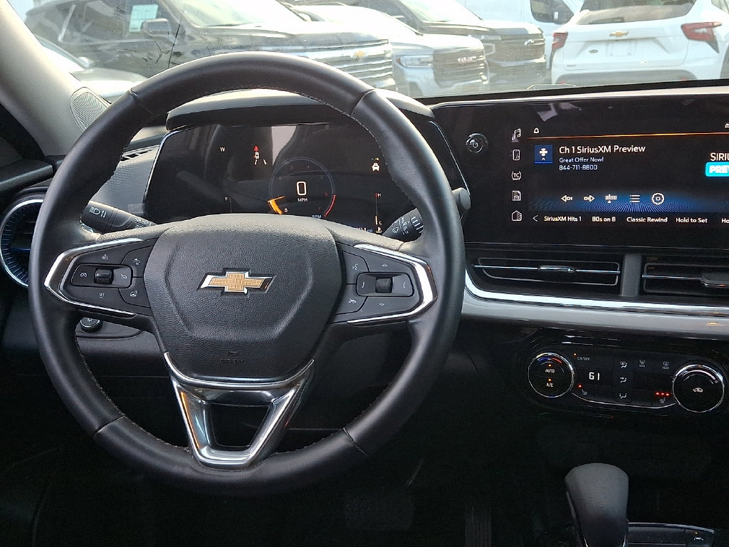 Used 2025 Chevrolet Trax LT w/ Driver Confidence Package FWD image 11