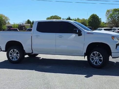Used 2023 Chevrolet Silverado 1500 RST image 2
