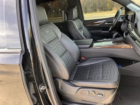 Certified 2023 Cadillac Escalade ESV Sport Platinum image 27