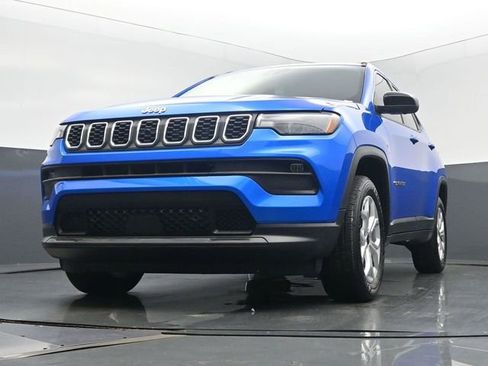 New 2025 Jeep Compass Latitude w/ Sun & Sound Group AWD/4WD image 46
