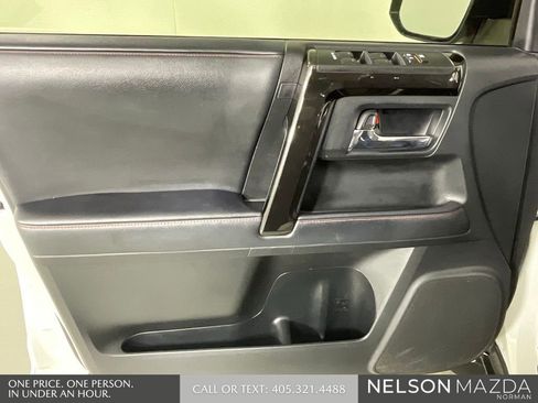 Used 2020 Toyota 4Runner Venture w/ Moonroof Package AWD/4WD image 17