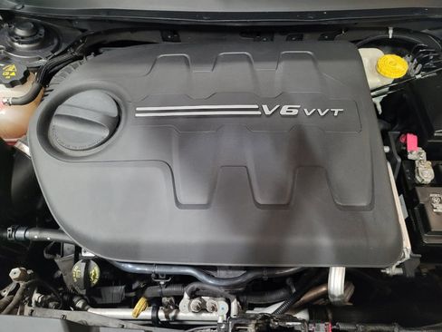 Used 2015 Jeep Cherokee Latitude w/ Comfort/Convenience Group AWD/4WD image 30