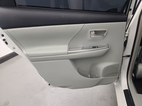 Used 2012 Toyota Prius V Five image 17