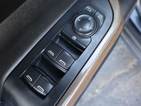 Used 2021 GMC Acadia SLE image 29